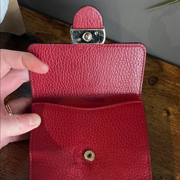 Gucci Crimson Leather Wallet with Gold Emblem - Picture 7 of 16